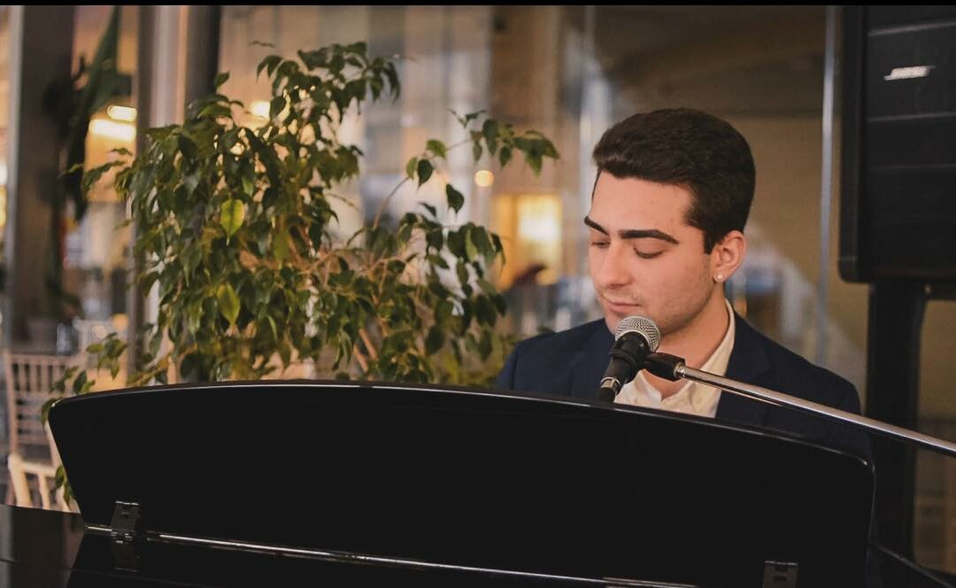 Stasera lo spettacolo di Michele Ricciardi, artista dei sentimenti: “Il mio messaggio ai giovani di oggi”