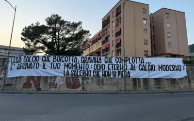 Salerno tappezzata di striscioni contro Gravina: “Samp salva a tavolino”
