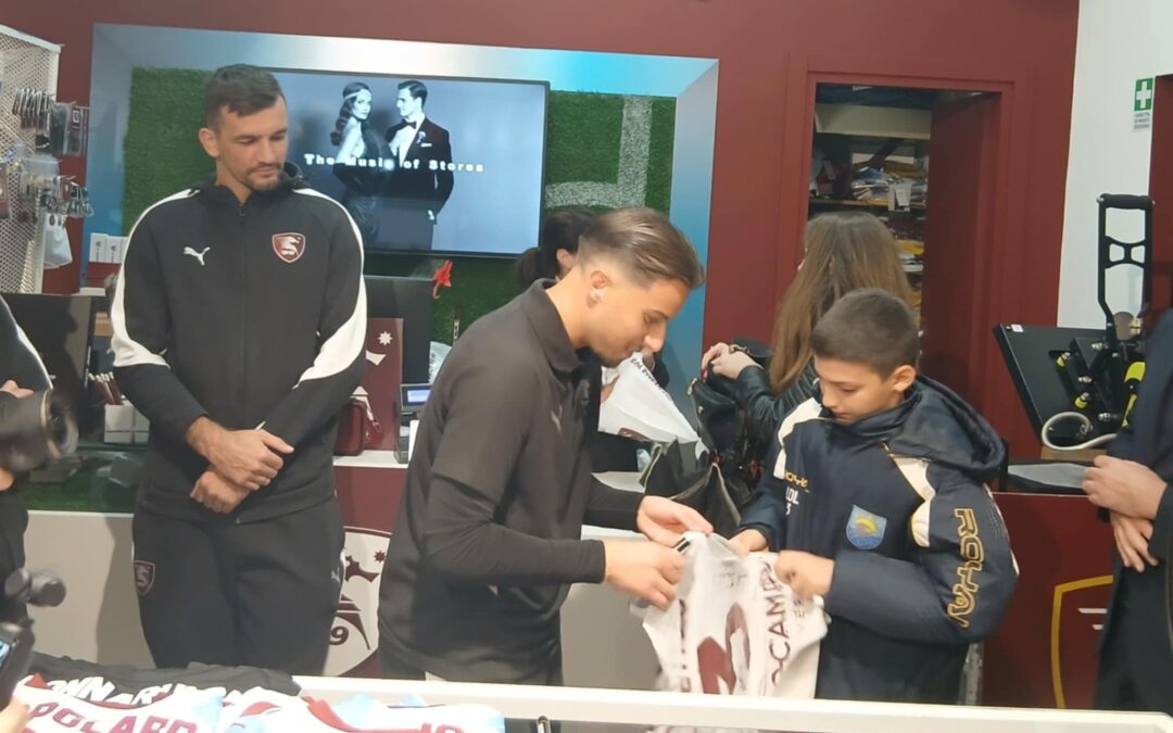 La pioggia non ferma i tifosi: famiglie e bambini incontrano Golemic e Liguori