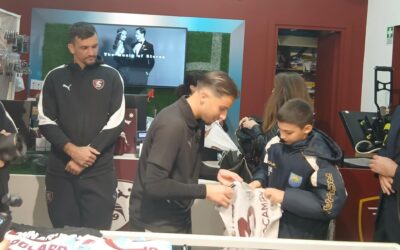 La pioggia non ferma i tifosi: famiglie e bambini incontrano Golemic e Liguori