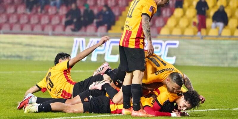 Mezz’ora perfetta, poi il crollo. 5 gol dal Benevento, grazie Iervolino!
