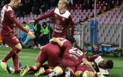 Tre squilli in un Arechi deserto: Molina-Lescano abbattono il Casarano