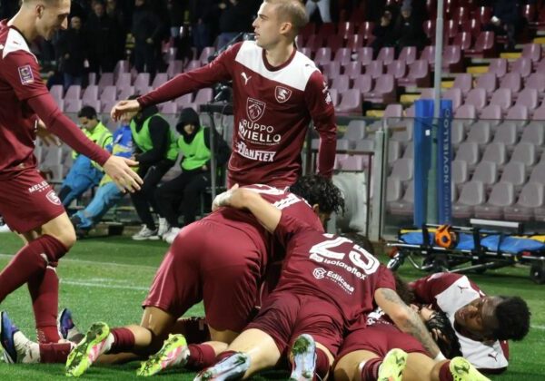 Tre squilli in un Arechi deserto: Molina-Lescano abbattono il Casarano