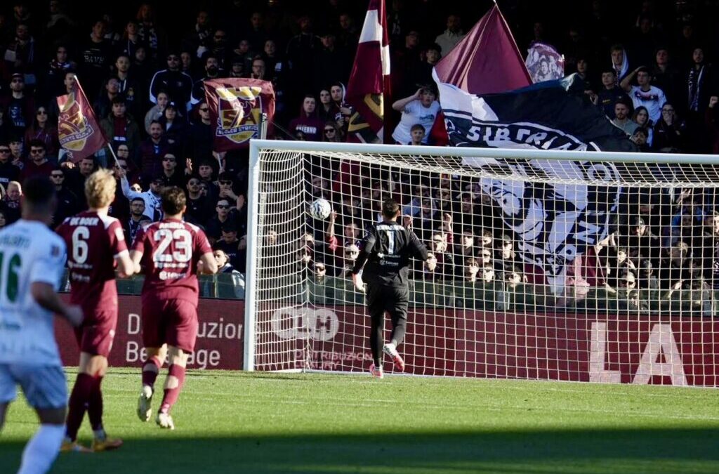 Spogliatoio spaccato, la preoccupazione di Faggiano: “Così non va”